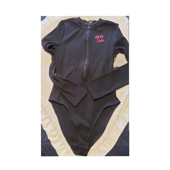 2 pcs embroidered 99 black bodysuit & beanie - Picture 1 of 4